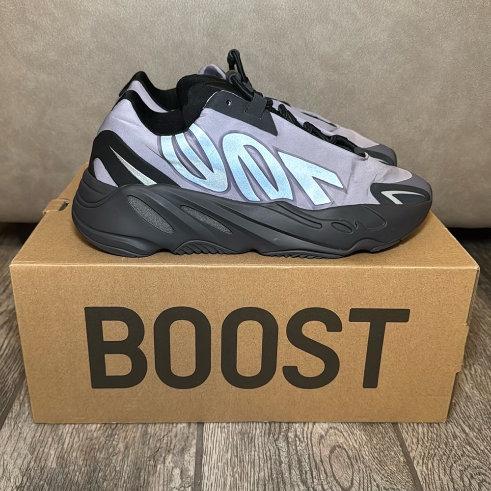 Yeezy 700 MNVN